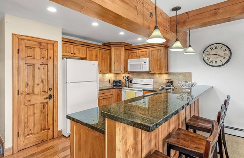 Snowmass Village Casa | D2 Upper Woodbridge 2br Condo 2 Bedroom Condo by RedAwning