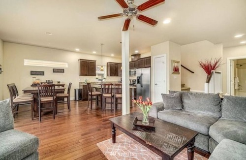 Quincy Casa | D25-2 Deck Unit Riverview w/ATCH garage Sunserra nearby heated pool and hot tub