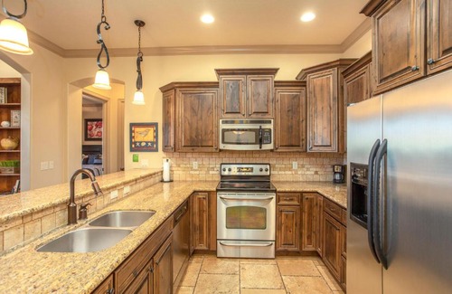 St. George Hotel | D3 Spacious Sunset Suite Second Floor 2-bedroom