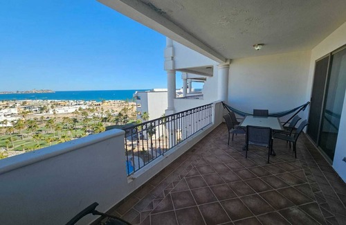 Sandy Beach Condominio | D704 Rocky Point Luxury Condo