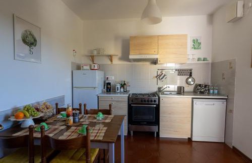 Ex Campo d'Aviazione Apartamento | Da Nonna Gina, casa luminosa con aria condizionata