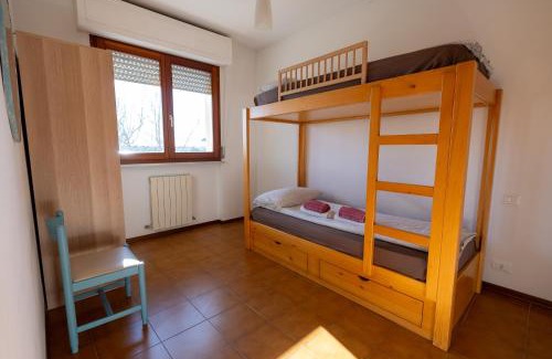 Ex Campo d'Aviazione Apartamento | Da Nonna Gina, casa luminosa con aria condizionata