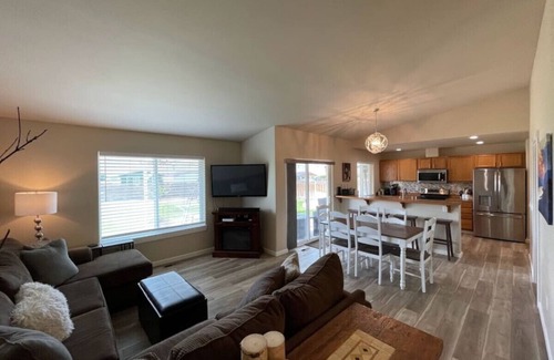 Desert Aire Casa | DA Perfect Oasis! Near the George 5 beds 2 bath