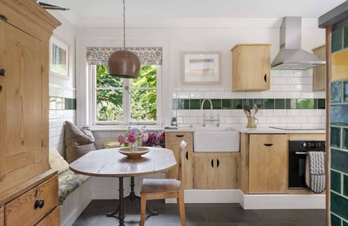 Kingston St Mary Casa | Dabinett, Set in Beautiful Gardens, Parking