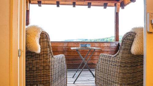 Uehlingen-Birkendorf Apartamento | Dachwohnung mit Ofen und Freisitz