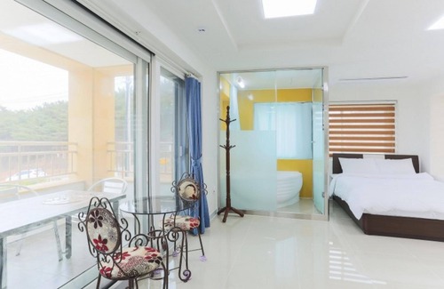 Yongdam Fishing Village Casa | Daebudo Gold Pension
