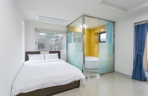 Yongdam Fishing Village Casa | Daebudo Gold Pension