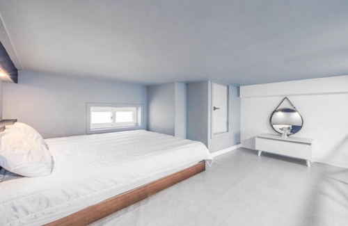 Suwon Casa | Daebudo on the Beach Pool Villa