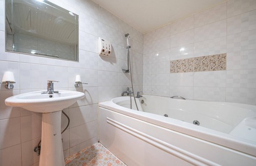 Ansan Hotel | Daebudo Sansol Motel
