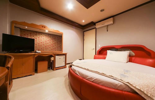 Sincheondong Hotel | Daegu Dongdaegu Station Royal