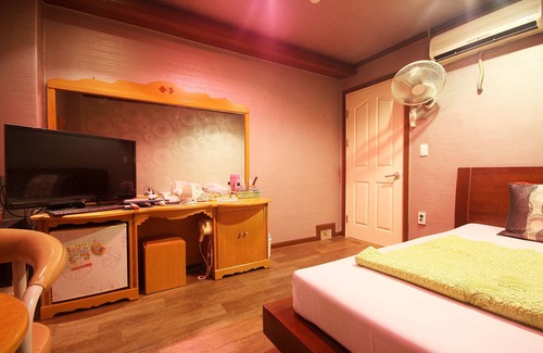 Sincheondong Hotel | Daegu Dongdaegu Station Royal