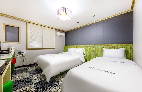 Jung-gu Hotel | Daejeon Daesa Lake