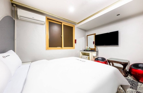 Jung-gu Hotel | Daejeon Daesa Lake