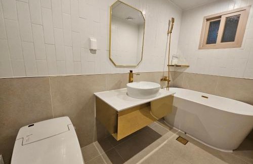 Daeyeon-dong Hotel | Daeyeon Grandis Hotel