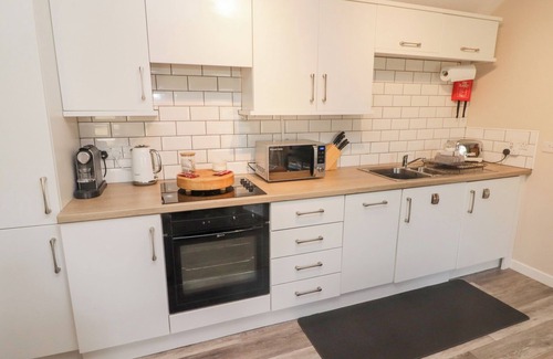 Tenby Cabaña | Daffodil Apartment