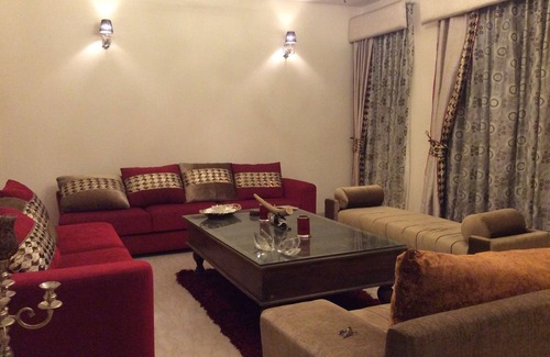 Chhatarpur Cama Y Desayuno | Dagar Apartment -Cama y desayuno