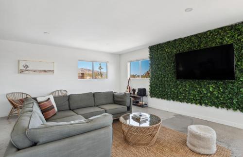 Landers Casa | Dagger Tree Oasis l Integratron 5Bed and Cowboy Pool