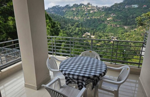 Dharampur Hotel | Dagshai Mist