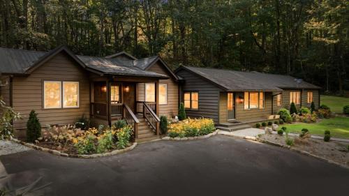 Highlands Casa | Dahlia House, 5 BDRM, Walk to town
