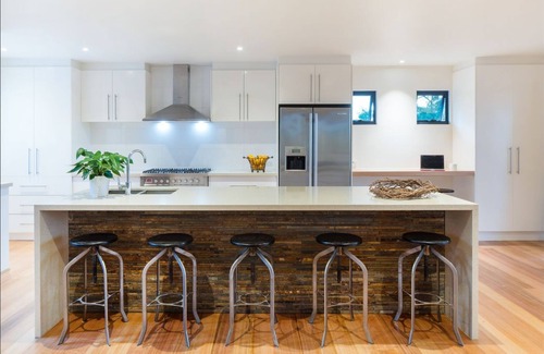 Dromana Casa | 'Dahlia Views' - the ultimate family entertainer