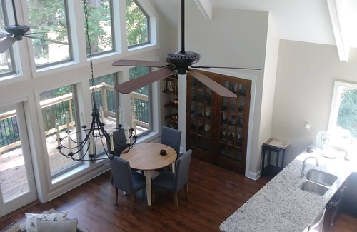 Dahlonega Chalet De Esquí | Dahlonega Chalet en el río Chestatee. Muy privado y familiar.