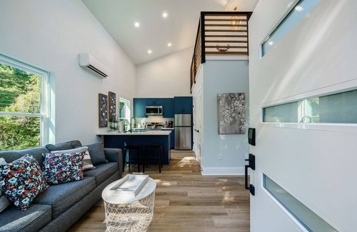 Dahlonega Casa | Dahlonega Magnolia Tree Tiny Home *King Bed*