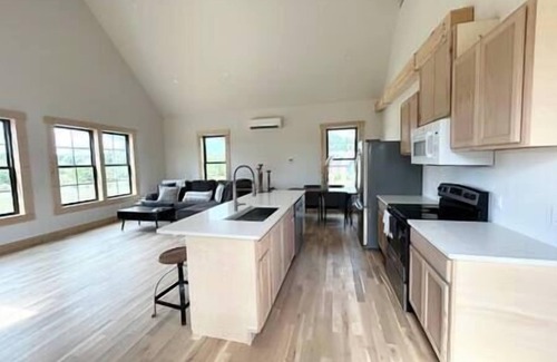 Dahlonega Casa | Dahlonega Mountain Creekside Retreat: 2BD/2BA