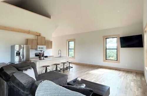 Dahlonega Casa | Dahlonega Mountain Creekside Retreat: 2BD/2BA
