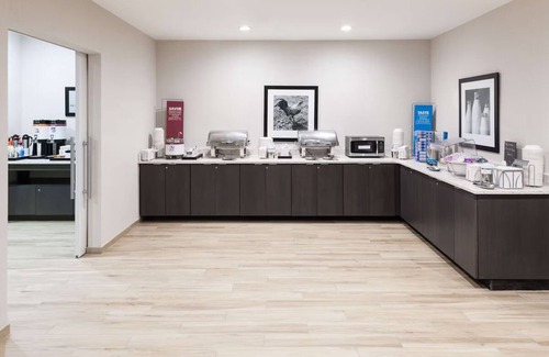 Downtown Fort Lauderdale Hotel | Daily Free Breakfast | Pool Access | Pet-friendly Stay near Las Olas Blvd
