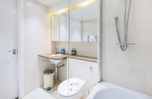 Docklands Apartamento | Daimee's Place 2 Bed and 2 Bath Property