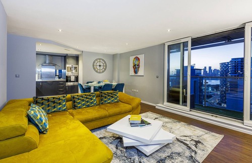 Docklands Apartamento | Daimee's Place 2 Bed and 2 Bath Property