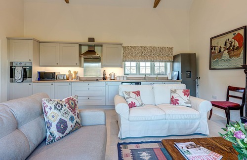 Bladon Casa | Dairy Lodge | Bladon Holiday Let | 2 Beds & Sleeps 4