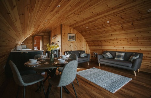 St Harmon Cabina | Daisy - a glamping pod that sleeps 4 guests in 2 bedrooms