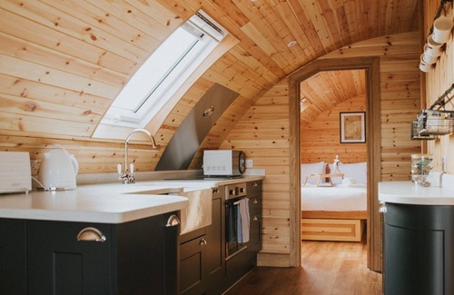 St Harmon Cabina | Daisy - a glamping pod that sleeps 4 guests in 2 bedrooms