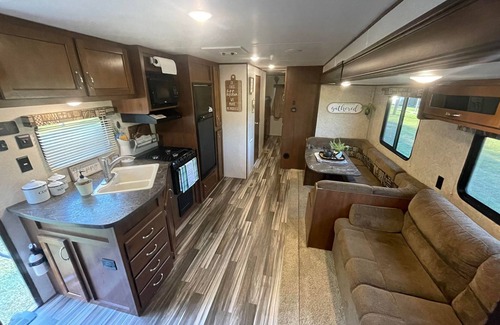 Anderson Casa | Daisy Duke - Camper for Rent, Delivery Available