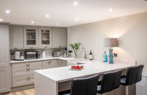 South Creake Cabaña | Daisy's Place - LUXURY in the Creakes. Period flint cottage with ultra stylish interior, two beds