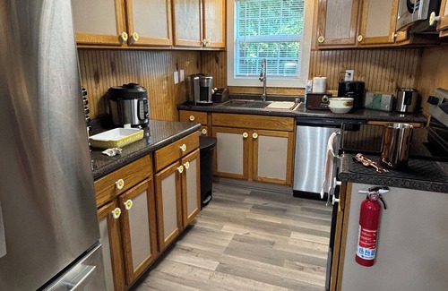 Jacksonville Casa | Daisy’s PlacenCozy cottage three bedroom located in the heart of Jacksonville