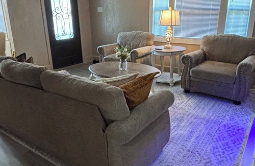 Jacksonville Casa | Daisy’s PlacenCozy cottage three bedroom located in the heart of Jacksonville