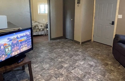 Faulkton Cabina | Dakota Landing Cabins & Motel: #11-Cozy, newly remodeled cabin