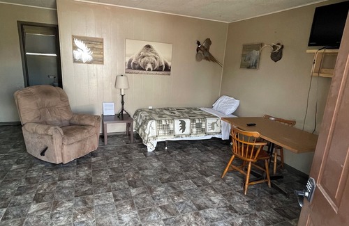Faulkton Cabina | Dakota Landing Cabins & Motel: #14-Cozy, newly remodeled cabin