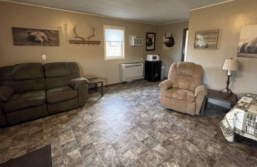 Faulkton Cabina | Dakota Landing Cabins & Motel: #14-Cozy, newly remodeled cabin