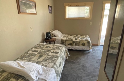 Faulkton Casa | Dakota Landing Cabins & Motel: Room #2-Cozy, newly remodeled motel room