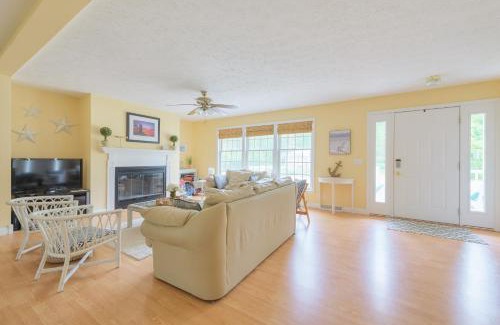 West Wing Estates Casa | Dale Cottage - Just a block away from beautiful Lake Michigan!
