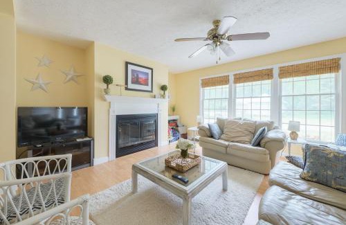 West Wing Estates Casa | Dale Cottage - Just a block away from beautiful Lake Michigan!