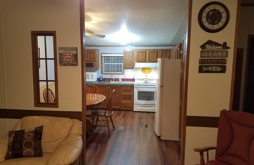 Byrdstown Casa | Dale Hollow Lake Getaway escondido en el bosque, ¡a un minuto del lago!