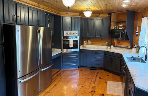 Albany Cabina | Dale Hollow Lakeview Cabin on Private Airport- 7KY4