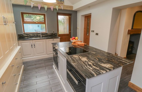 Aislaby Cabaña | DALE VIEW, pet friendly, luxury holiday cottage in Sleights