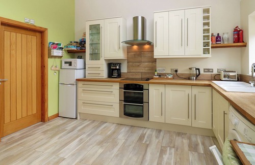 Woodland Cabaña | DALE VIEW, pet friendly, with open fire in Cockfield