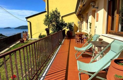 Pitelli Apartamento | Dalla Isi il giardino sul golfo