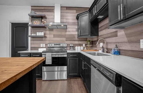 Cedar Crest Casa | Dallas 3BR Home ■ Central ■ Pet Friendly + Free Parking.